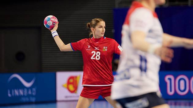 Střední spojka Šárka Marčíková odehrála padesátý zápas v české reprezentaci. Norsku vstřelila čtyři góly.