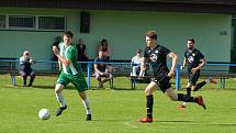 Fotbalisté Tlumačova (tmavé dresy) ve 23. kole I. B třídy skupiny doma přehráli Ostrožskou Novou Ves 4:0.