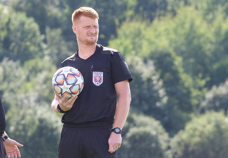 Fotbalisté Zlína B (žluté dresy) v 5. kole MSFL přehráli Znojmo 4:0.