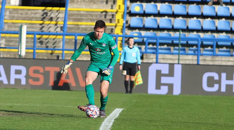 Fotbalisté Zlína (žluté dresy) ve 22. kole první ligy porazili Slovácko 1:0. Regionální derby rozhodl v 82. minutě obránce Martin Cedidla.