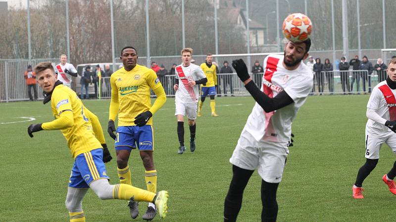 Fotbalisté prvoligového Zlína (žluté dresy) ve druhém přípravném zápase porazili slovenskou Sereď 2:1