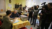 Volby 2017 Volení do přenosné urny v Krajské nemocnici T. Baťi ve Zlíně.