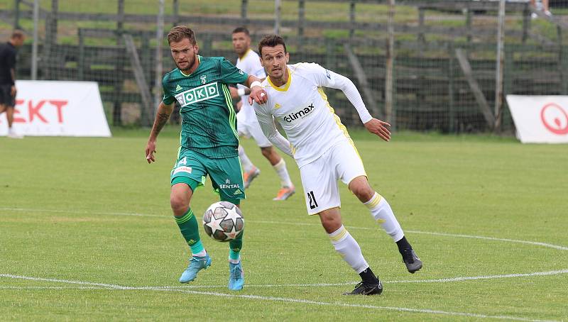 Fotbalisté Zlína (bílé dresy) v sobotním přípravném zápase zdolali Karvinou 2:0.