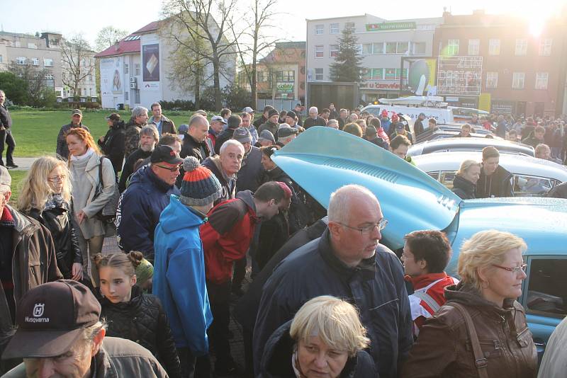 Spanilá jízda veteránů jako vzpomínka na 70. výročí dobrodružné výpravy do Afriky