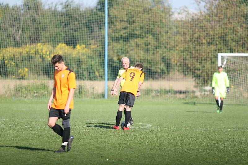 Fotbalisté Louk v rámci 10. kola I. B třídy skupiny B dokázali porazit Chropyněi 3:1, díky třem trefám Sebastiána Kuny.