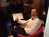 Ivo Thurner ze Zlína - učitel hudby a hráč na dechové nástroje. Již mnoho let hraje na lodích, zejména na německé lodi Hamburg, se kterou obeplul celý svět.