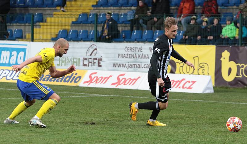 Fotbalisté Zlína (ve žlutých dresech) ve 22. kole FORTUNA:LIGY podlehli Českým Budějovicím 2:3.