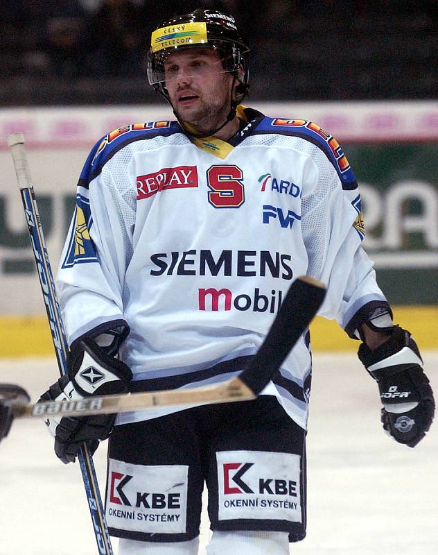 Podívejte se na průřez kariéry ve fotografiích legendu zlínského hokeje Petra Lešku, držitele klubových statistických rekordů, věčně vysmátého hráče s geniální myšlenkou i provedením. Foto: archiv Deníku.