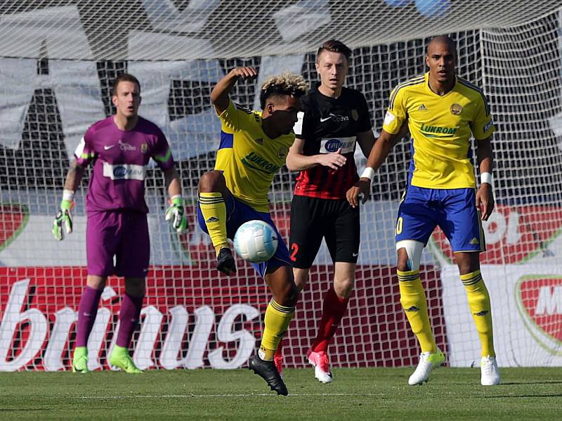 Zlín vede po poločase 0:1.