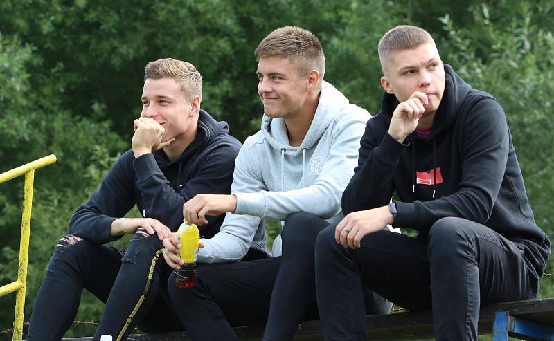 Fotbalisté Zlína B (žluté dresy) v 5. kole MSFL přehráli Znojmo 4:0. Foto: Jan Zahnaš