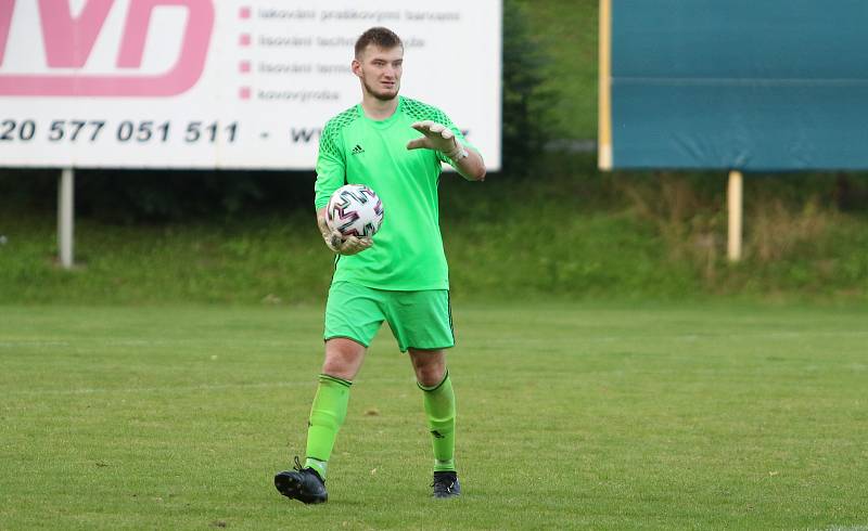 Dvizní fotbalisté Slavičína (v modrém) v rámci středečního 1. kola MOL Cupu doma vyřadili třetiligový Frýdek-Místek v prodloužení 3:2. 