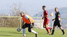 Fotbalisté Mladcové (červené dresy) v šlágru víkendu I.B. třídy skupiny B porazili Lužkovice 4:0.