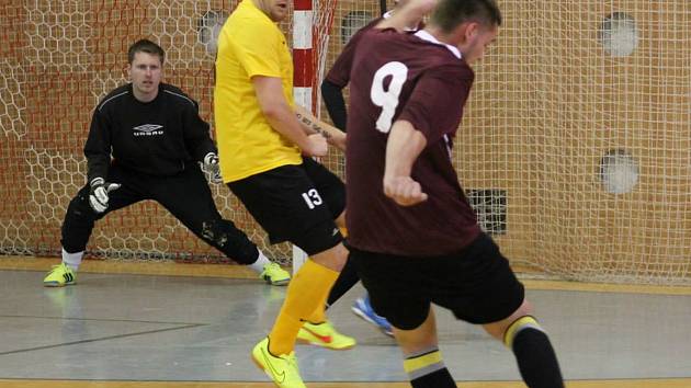 Zlínská krajská ligav sálovém fotbalu-futsalu ve sportovní hale Na Štěrkovišti v Otrokovicích.