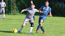 Fotbalisté Kudlova (šedé dresy) v nedělním derby podlehli Provodovu 1:2.