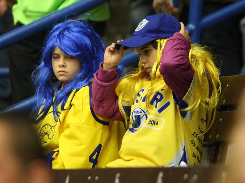 Extraligoví hokejisté Zlína (ve žlutém) v rámci nedělního 11. kola hostili rivala z Olomouce