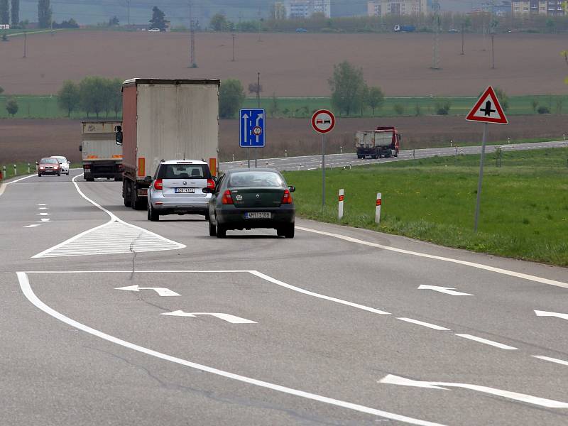 Silnice 55 mezi Tlumačovem a Otrokovicemi u Baťova.