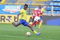 Fotbalisté Zlína (žluté dresy) ve 26. kole FORTUNA:LIGY přehráli předposlední Pardubice 4:1.