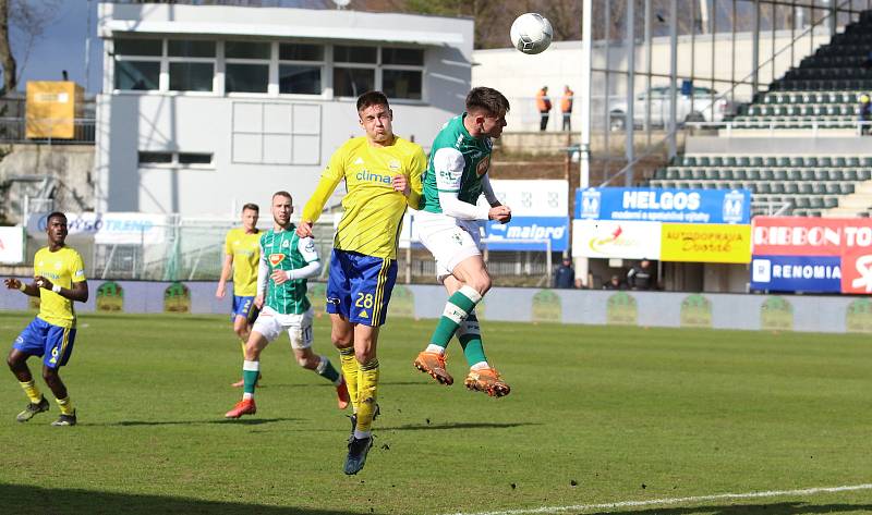 Fotbalisté Zlína (žluté dresy) se ve 28. kole FORTUNA:LIGY představili v Jablonci.