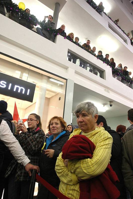 Autogramiáda tvůrců filmu Padesátka v obchodním centru Zlaté jablko ve Zlíně.