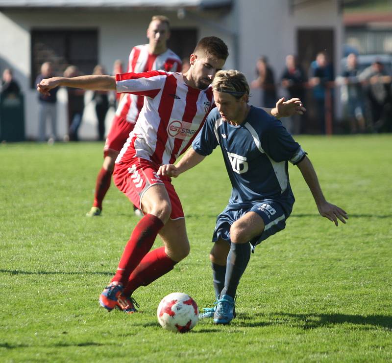 Fotbalisté Brumova (bílo-červení) v 11. kole divize E remizovali v derby se Slavičínem 1:1.