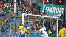 FC Fastav Zlín (ve žlutém) proti Slovácku