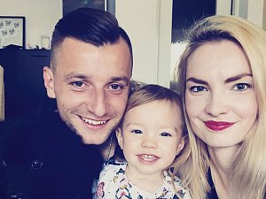 Zlínský fotbalista Adnan Džafić tráví konec roku buď na jihu Čech, odkud pochází manželka Denisa, nebo doma na Balkáně
