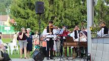 Moravské chodníčky se každoročně konají v Napajedlích. Jde o tradiční setkání folklórních souborů ze Slovácka, Valašska a Hané. Letos se sešli už po jednadvacáté.