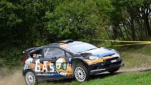 Úterý patřilo v okolí Vizovic soutěžním speciálům. Oficiální test připravili pořadatelé zlínské Barum Czech Rally Zlín v okolí Vizovic na dvou úsecích mezi Vizovicemi a Zádveřicemi.