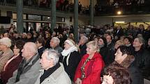 V hale Vincentka v Luhačovicích se v sobotu 29. prosince 2012 konala komentovaná přehlídka dobových kostýmů Luhačovického okrašlovacího spolku Calma s doprovodem smyčcového kvarteta ze Zlína.  