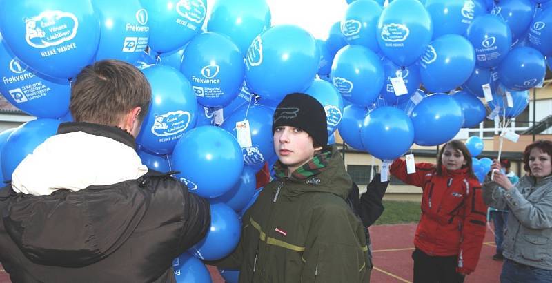 Přejeme si. Vypouštění balónků s dopisy pro Ježíška ve Fryštáku