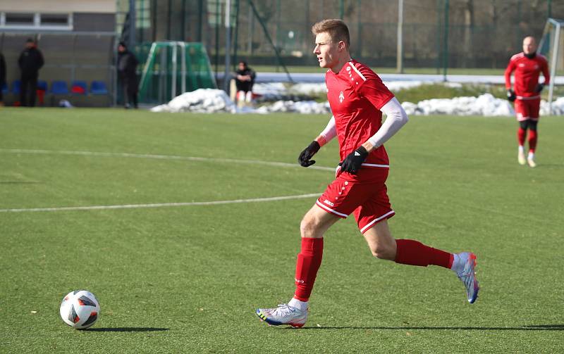 Fotbalisté Kvítkovic (modrobílé dresy) v přípravném utkání nestačili na Púchov.