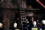 V Halenkově hořel v noci dům