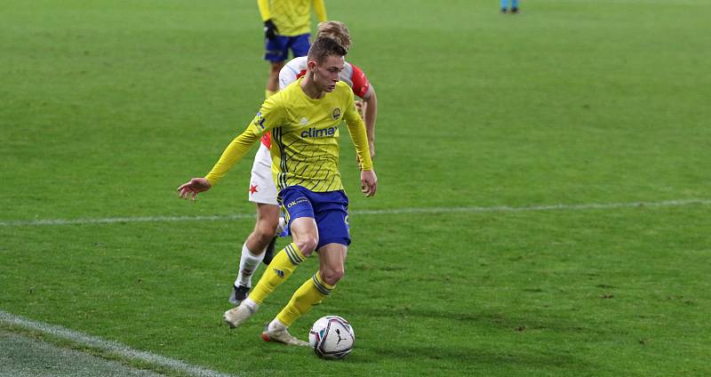 Fotbalisté Zlína (žluté dresy) prohráli v osmifinále MOL Cupu s pražskou Slavií 1:3 a v celostátním poháru skončili.