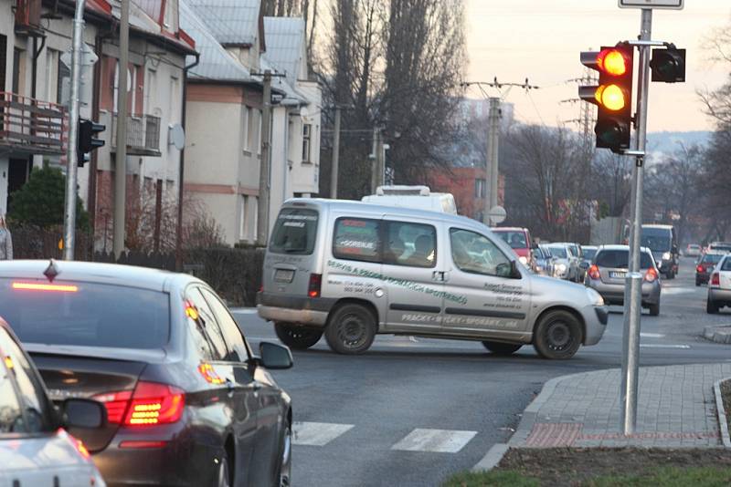 Nová světelná křižovatka na nábřeží v Prštném ve Zlíně.