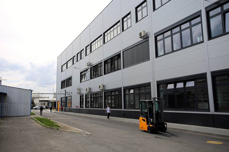 Slavnostní otevření nové přístavby výrobní haly Annex  v Continental Barum v Otrokovicích.Divize výroby forem.