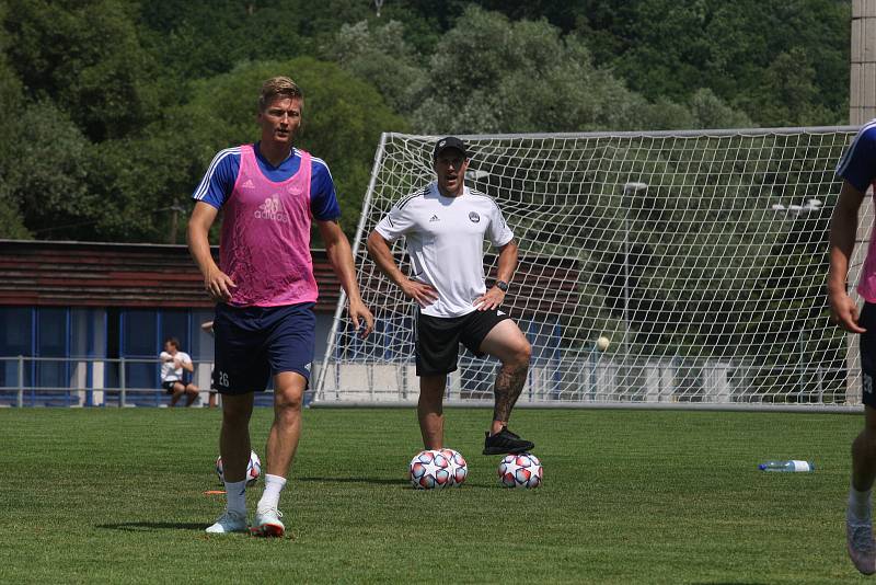 Fotbalisté ligového Fastavu Zlín v pondělí dopoledne zahájili přípravu na nový soutěžní ročník.