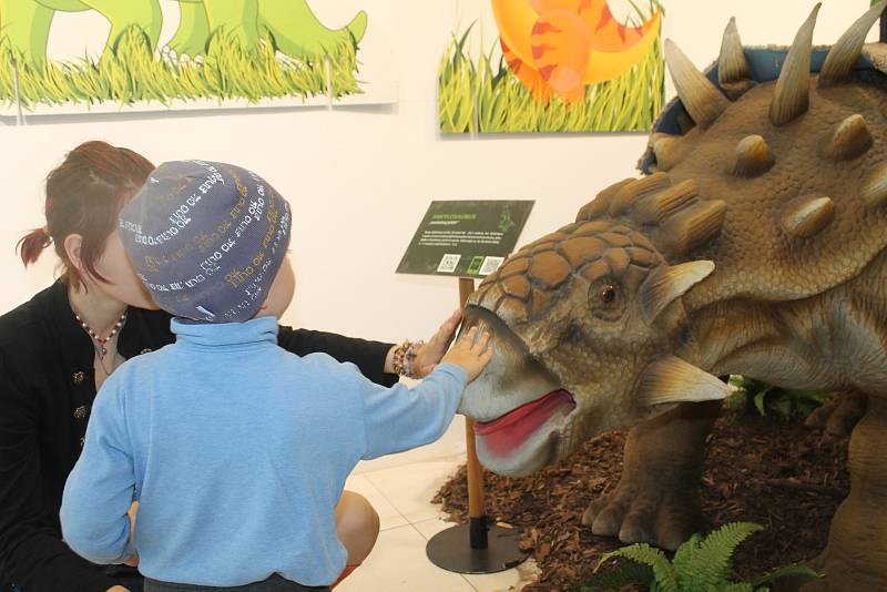 Ve zlínském Zlatém jablku probíhá expozice dinosaurů