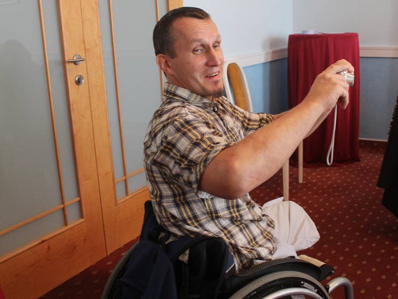 Mladí postižení mají práci díky nadaci po obuvníkovi Pivečkovi
