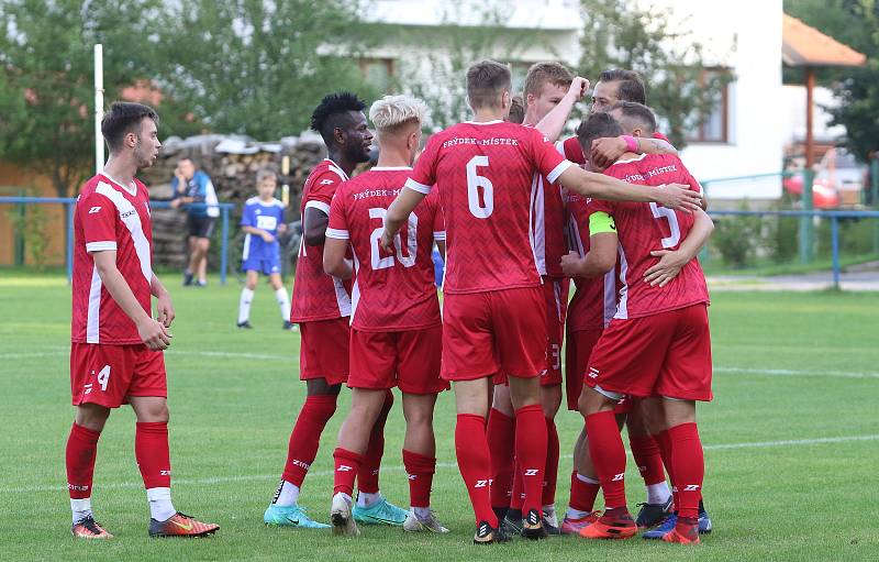 Fotbalisté Slavičína (v modrých dresech) ve středu v rámci 1. kola Mol Cupu vyzvali Frýdek Místek.