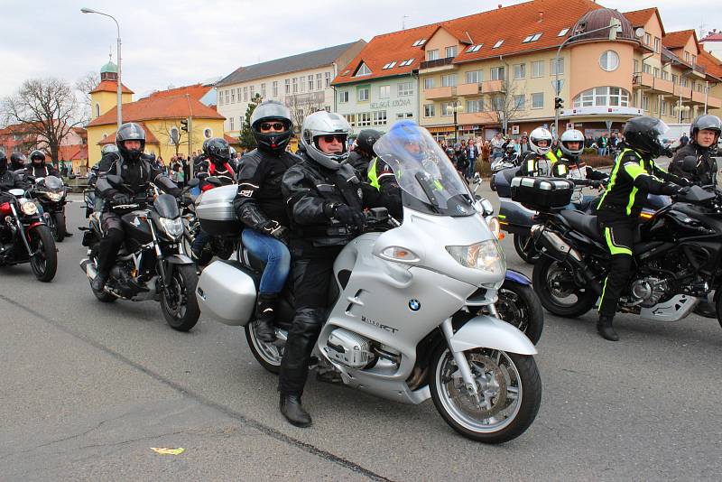 V sobotu 7. dubna 2018 se na náměstí v Otrokovicích konalo zahájení motorkářské sezony vyjížďkou MOTOBESIP - Restart.