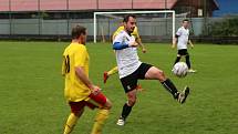 Fotbalové Příluky "B" (žluté dresy) v sobotním 7. kole IV. B třídy poprvé v sezoně bodovaly, rovnou zvítězily. Doma porazily Trnavu 4:3.