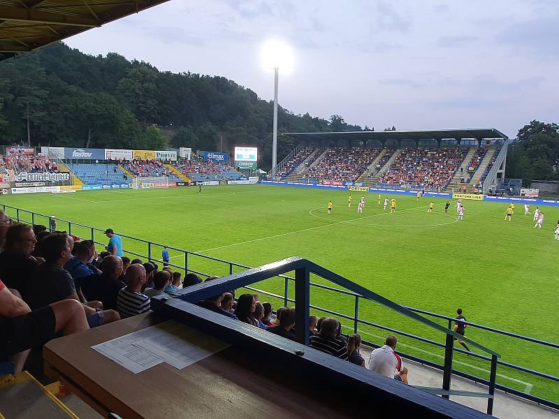 Fotbalisté Zlína (žluté dresy) vstoupili do nové ligové sezony domácím zápasem s pražskou Slavií.