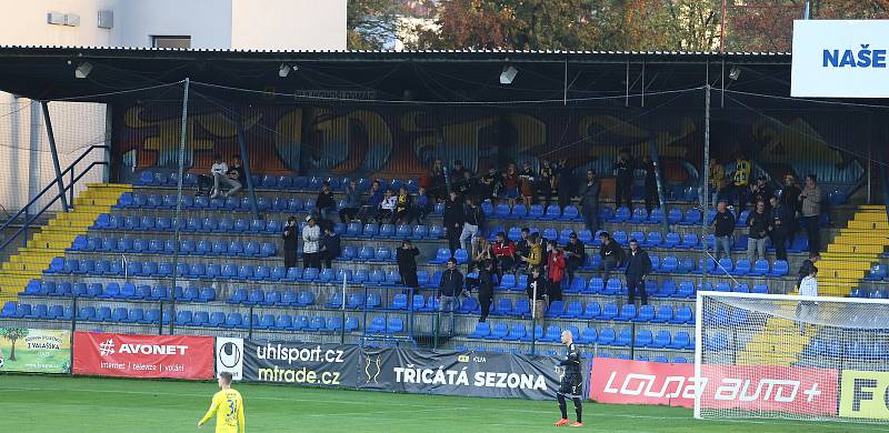 Fotbalisté Zlína (žluté dresy) ve 3. kole MOL Cupu doma zdolali druholigovou Jihlavu 2:0.