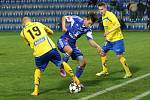 Fotbalisté Zlína (ve žlutém) v sobotním šlágru 12. kola II. ligy podlehli Sigmě Olomouc 0:1.