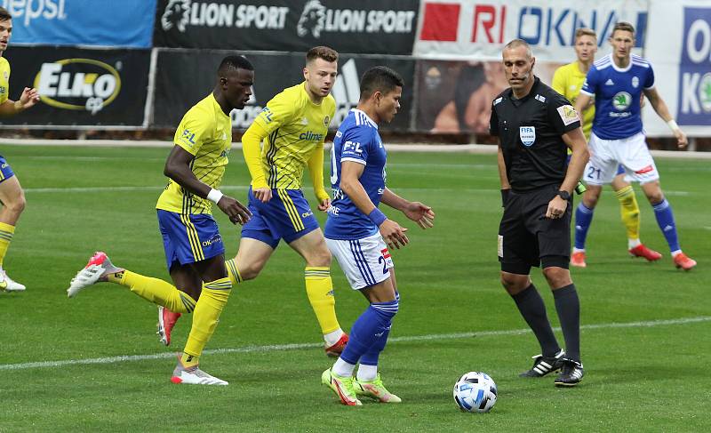 Fotbalisté Zlína (žluté dresy) v 15. kole FORTUNA:LIGY prohráli na hřišti Mladé Boleslavi 0:1.