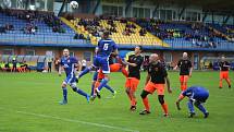 Fotbalisté Kateřinic (černé dresy) ve finále Zlínského Poháru KFS porazili Morkovice 1:0.