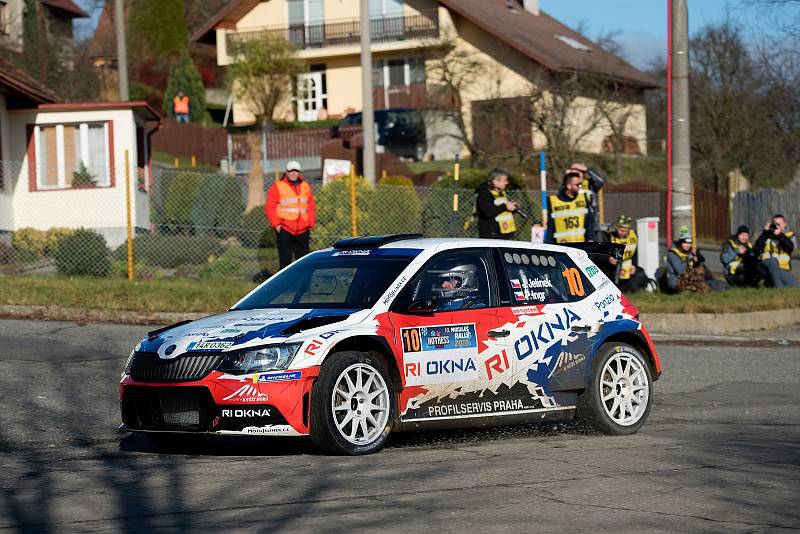 Jubilejní 10. ročník exhibičního závodu Mikuláš Rally na Slušovicku ovládl Jan Černý ve voze Škoda Fabia R5, jenž o tři desetiny vteřiny porazil vsetínského Miroslava Jakeše. Foto: pro Deník/Jan Pořízek