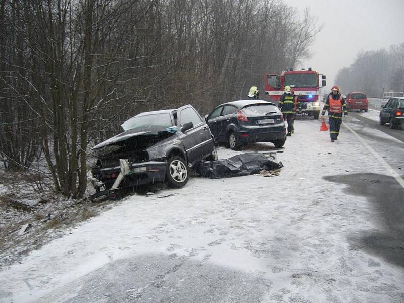 Noční sněžení způsobilo sérii dopravních nehod v celém Zlínském kraji.