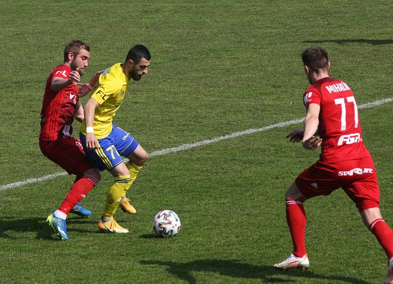 Fotbalisté Zlína (ve žlutých dresech) se v reprezentační přestávce utkali se Sigmou Olomouc.
