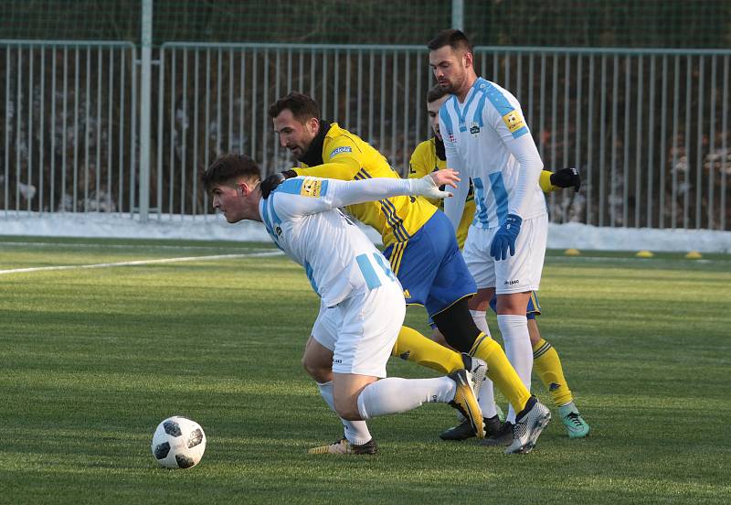Fotbalisté Zlína (žluté dresy) ve druhém zimním přípravném zápase přehráli slovenskou Nitru 5:0.
